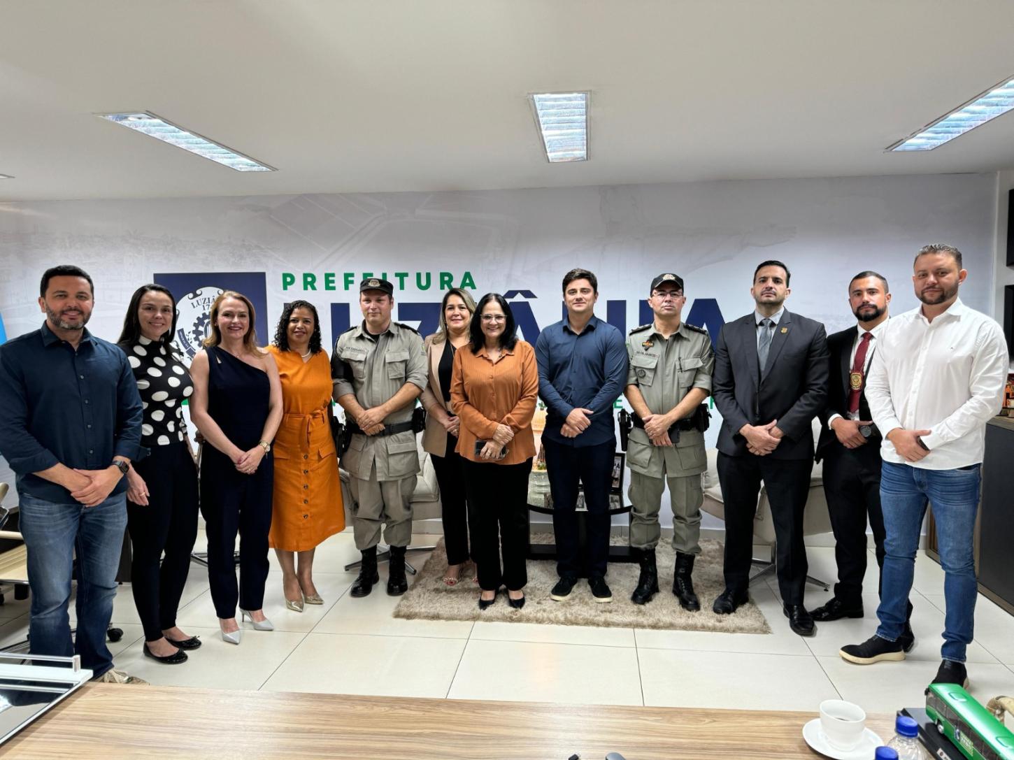 Damares Alves visita Luziânia para debater combate à violência sexual contra mulheres e crianças