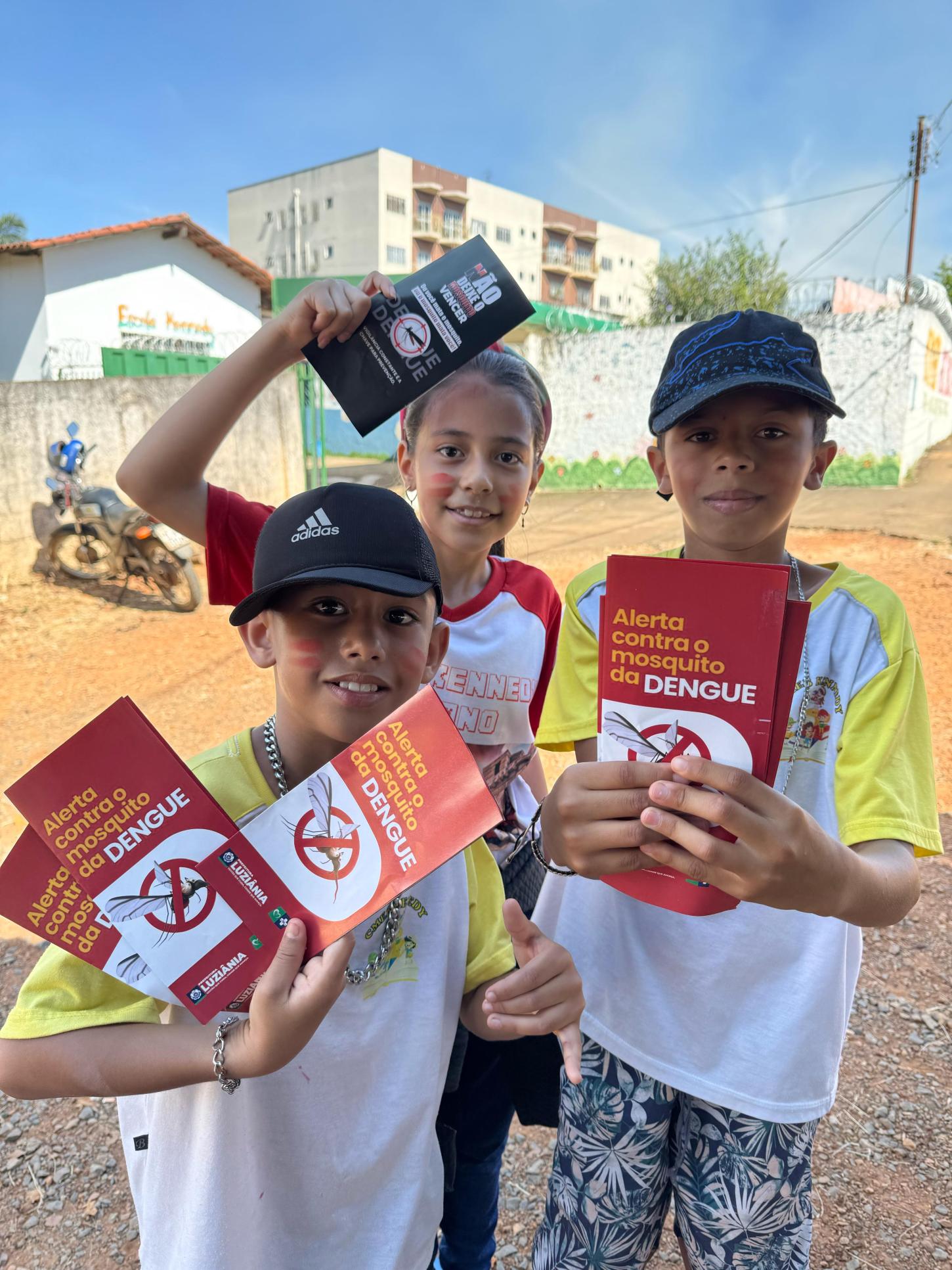 Alunos de Luziânia realizam Caminhada Contra a Dengue