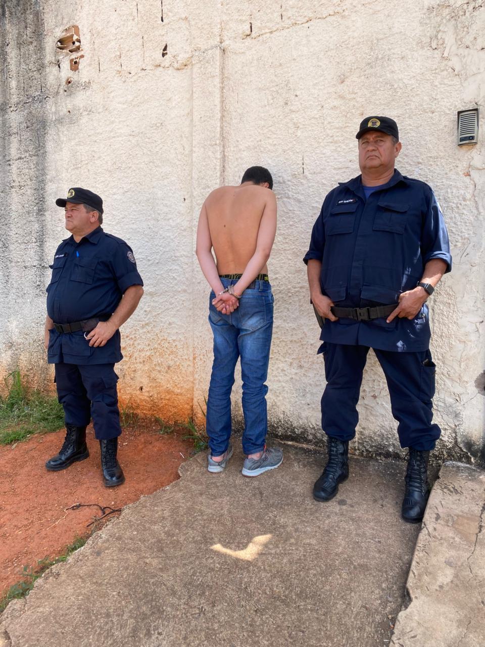 Guarda Municipal prende homem em motel com tornozeleira eletrônica desligada