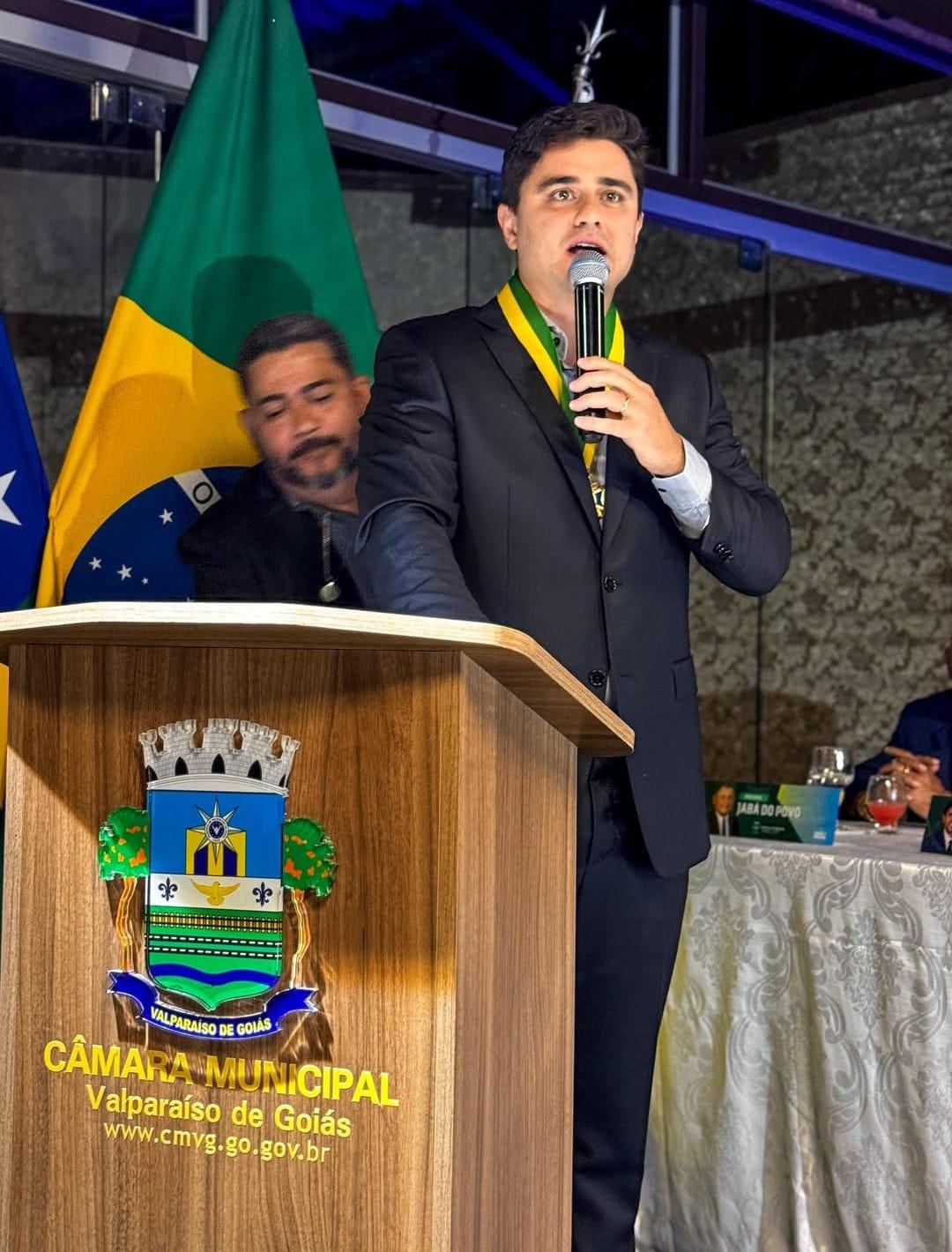 Prefeito Diego Sorgatto recebe Comenda São Francisco de Assis em Valparaíso de Goiás
