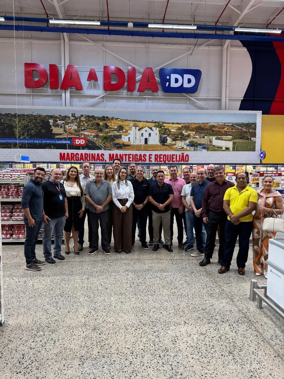 Prefeito em exercício Télio Rodrigues participa da inauguração da nova loja do Dia a Dia Atacadista em Luziânia