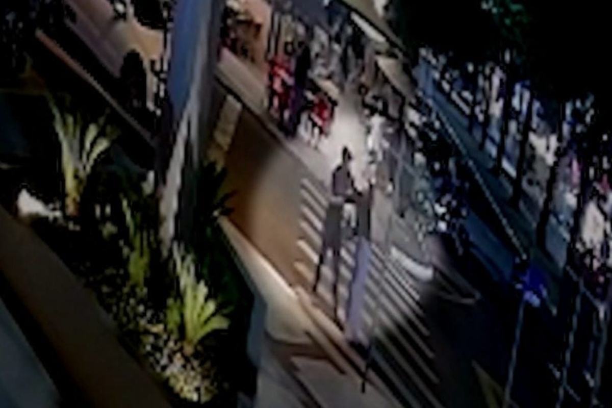 “Ameaçada”: mulher dá facada em ex-companheiro e o mata no meio da rua