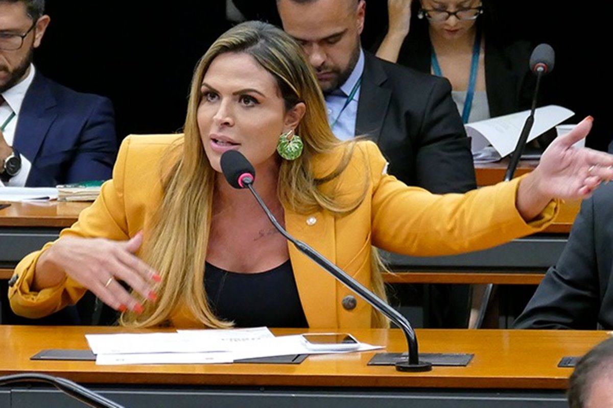 Deputada anuncia saída do União após “coação” por PEC da Blindagem