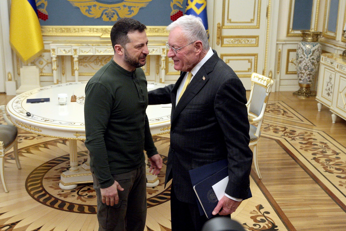 Enviado dos EUA à Ucrânia diz que Trump autoriza ataques contra Rússia