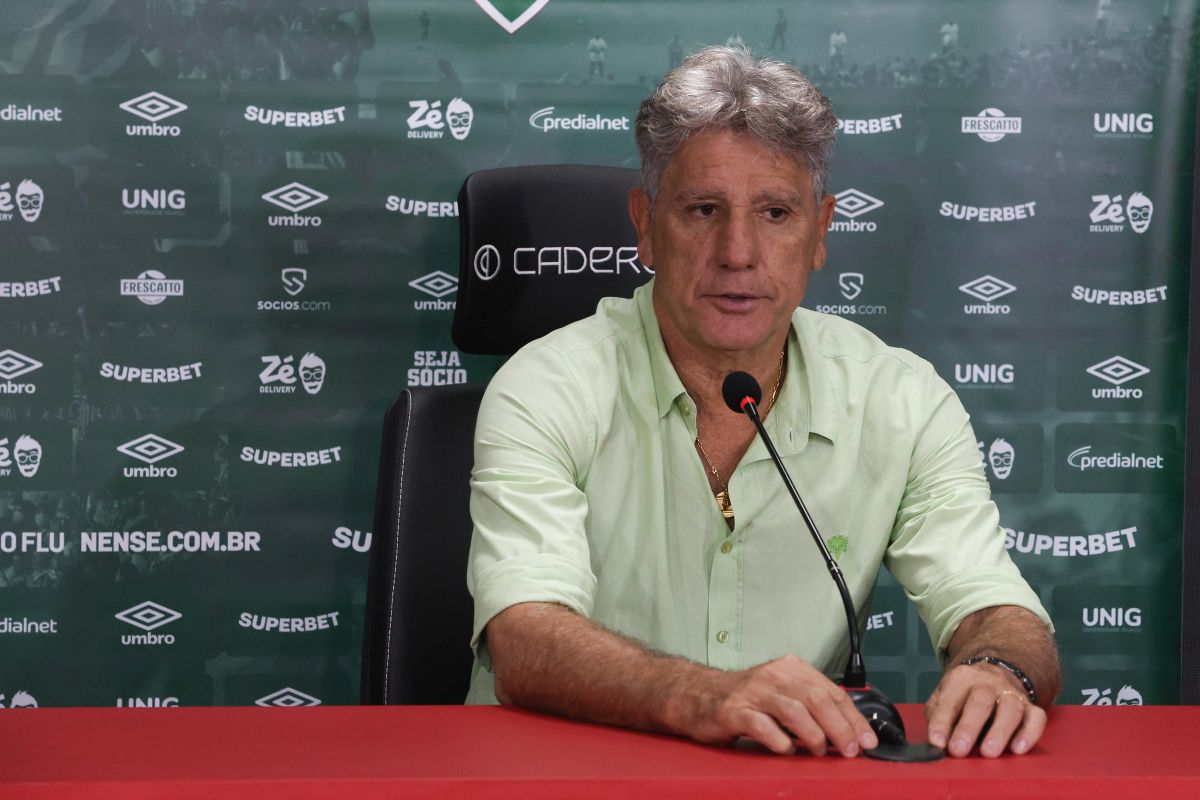 Renato Gaúcho responde críticas após poupar atletas contra o Vitória