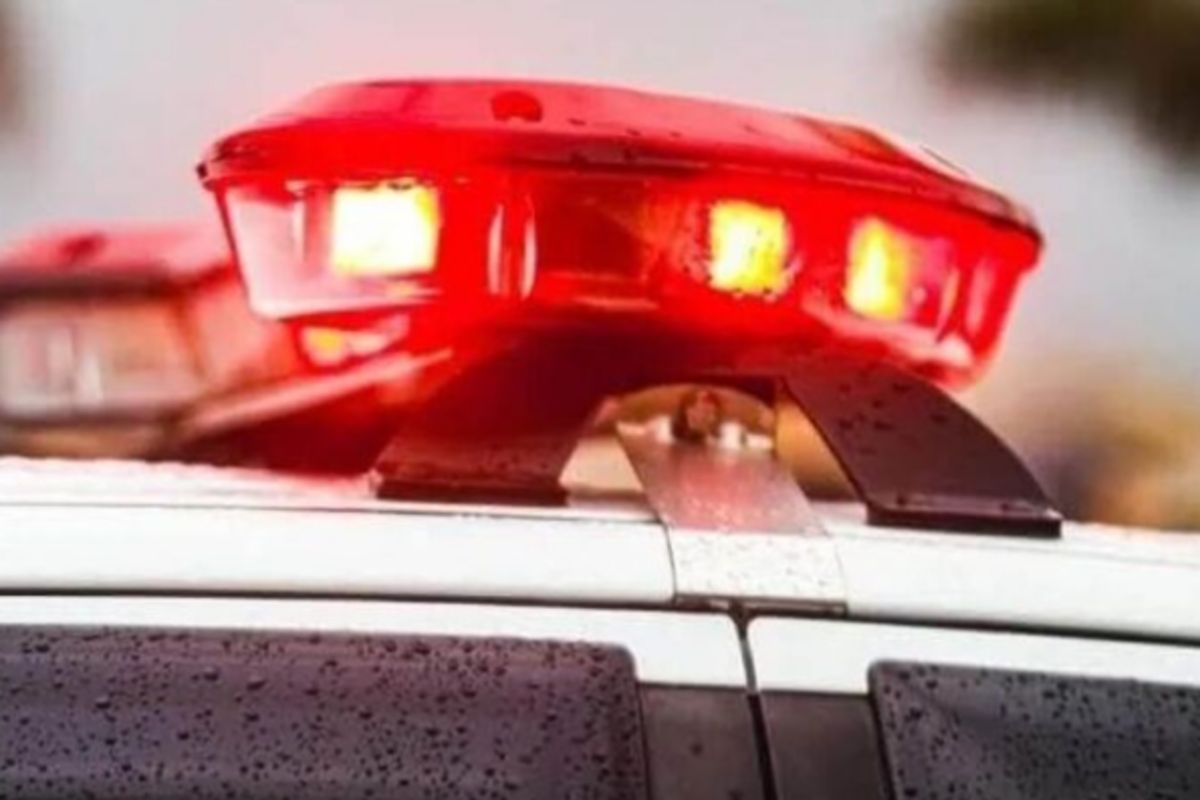 Tio dá chicotadas em sobrinha após ela ir à escola do filho sem avisar