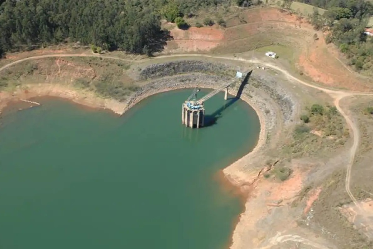 Cantareira recebe menos da metade da água prevista para outubro