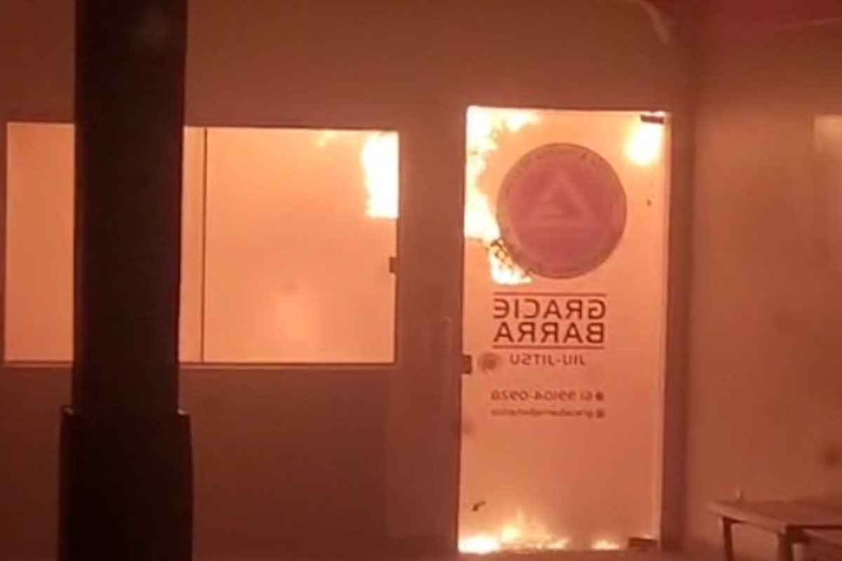Alunos de academia atingida por incêndio fugiram pela janela do fundo