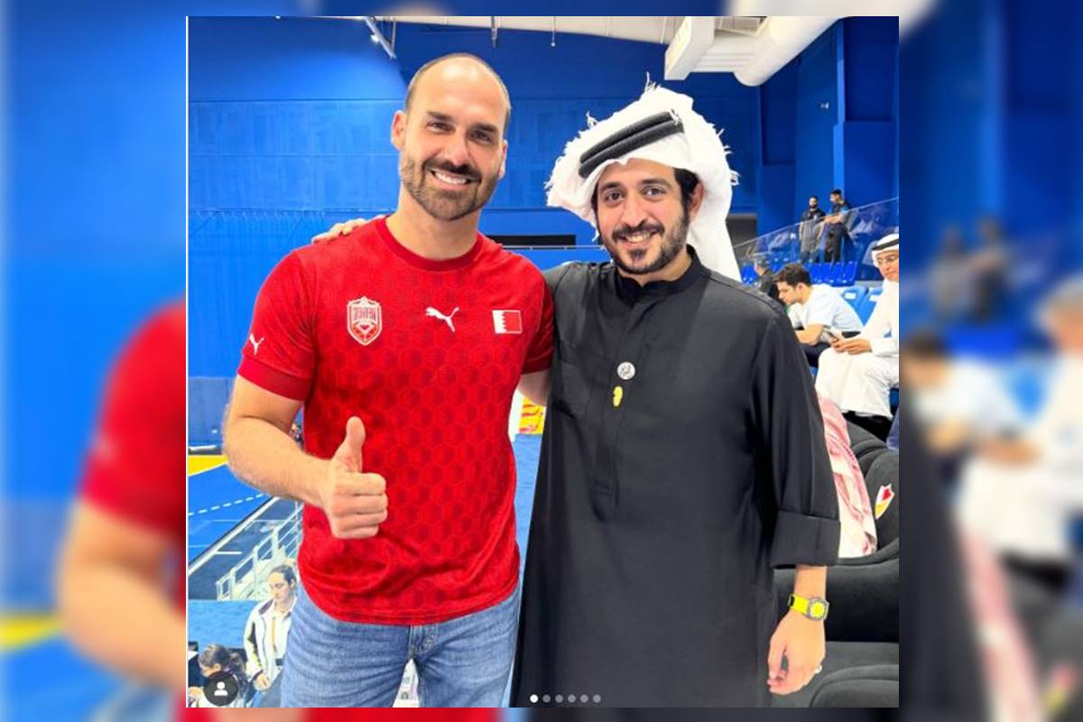 Após se tornar réu no STF, Eduardo se reúne com sheik no Bahrein