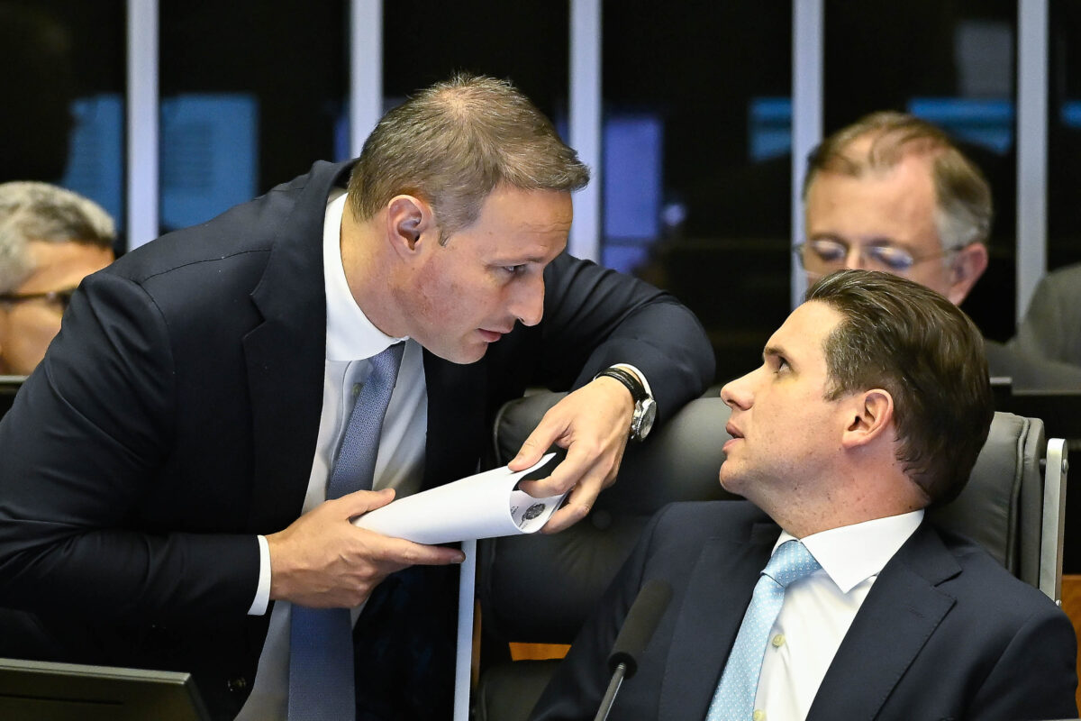 Direita sem cabeça, sem comando, sem projeto para o país e dividida