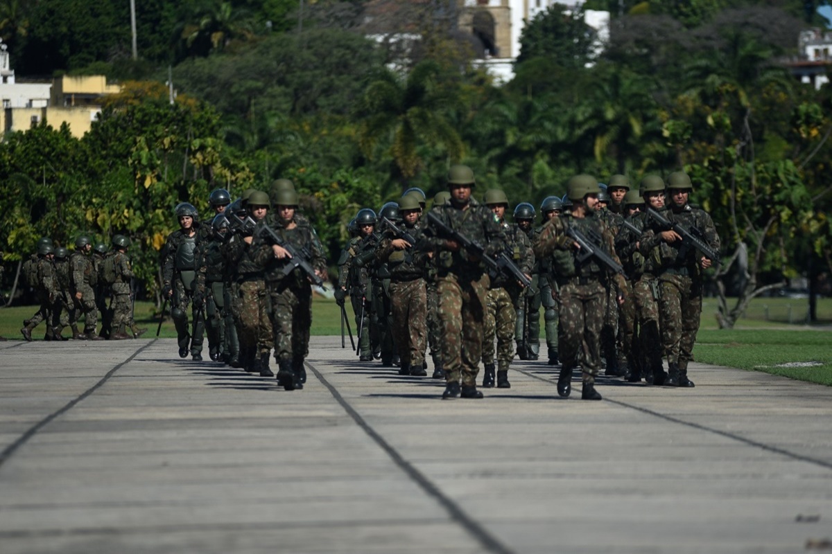 STJ proíbe afastamento de militares trans por questões de gênero