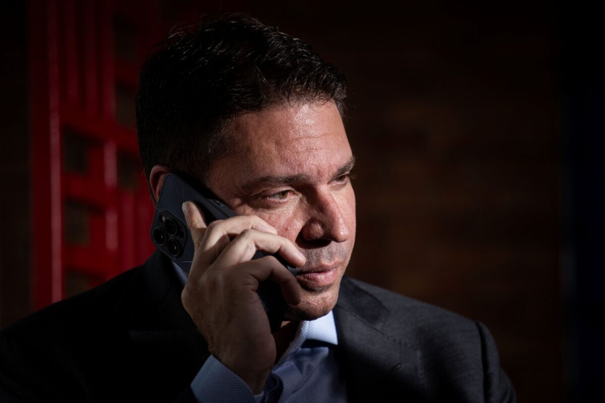 Foragido nos EUA, Ramagem mantém imóvel funcional da Câmara ativo