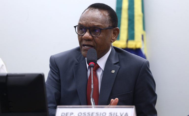 Comissão aprova medidas para prevenir suicídio e automutilação em plataformas digitais