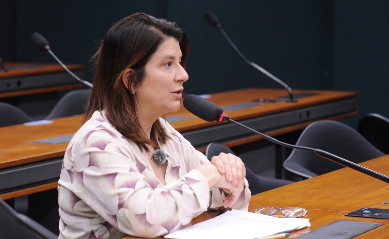 Comissão de saúde aprova oferta gratuita de sensores de glicose pelo SUS