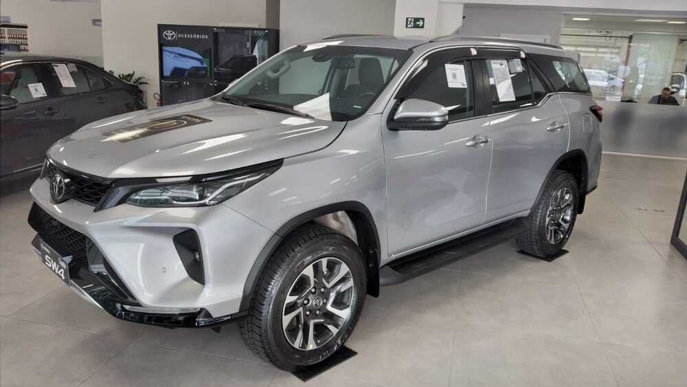 Câmara de Formosa adquire carros de luxo para vereadores; veja detalhes