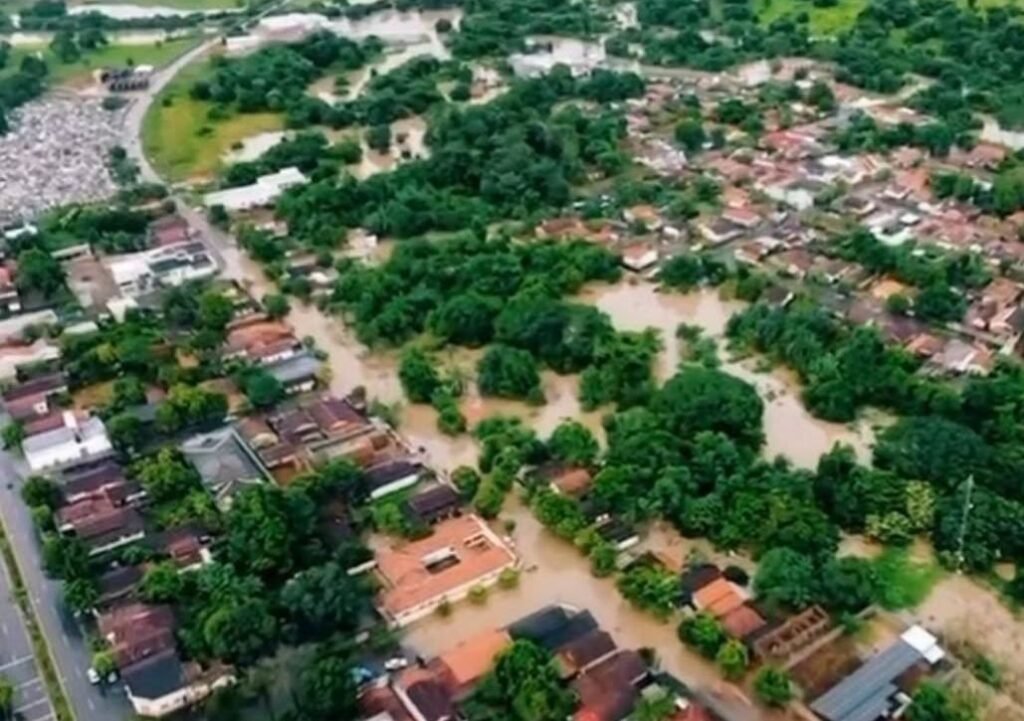 Enchentes recuam em Jussara após 120 mm de chuva e impacto em residências, afirmam autoridades