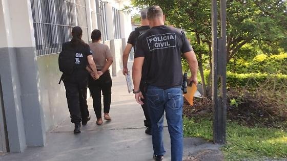 Estelionatária presa por golpe de R$ 76 mil recebia Bolsa Família e declarava baixa renda