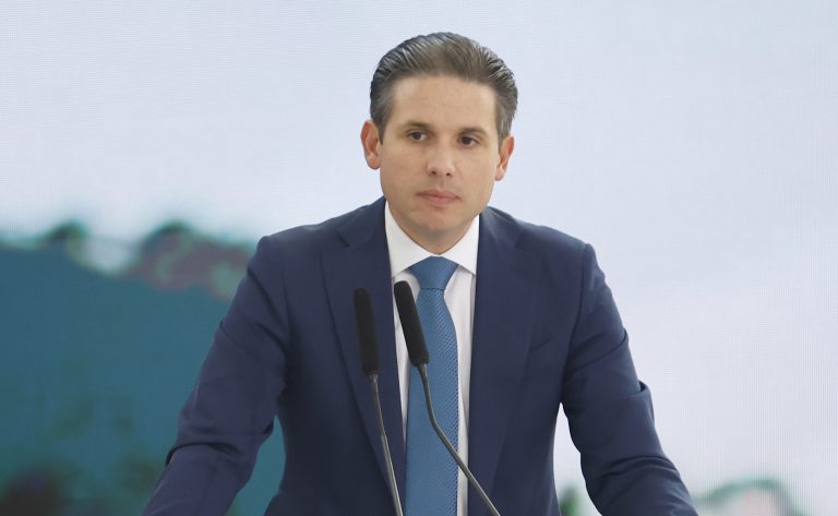 Hugo Motta envia à CCJ proposta para encerrar a jornada de trabalho 6x1