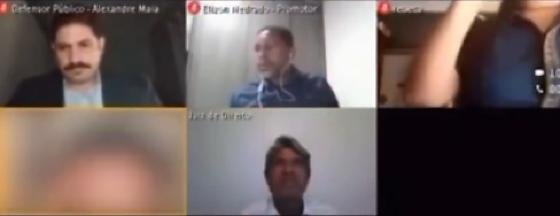 Acusada abre cerveja em audiência virtual; juiz a condena a três meses de prisão e multa