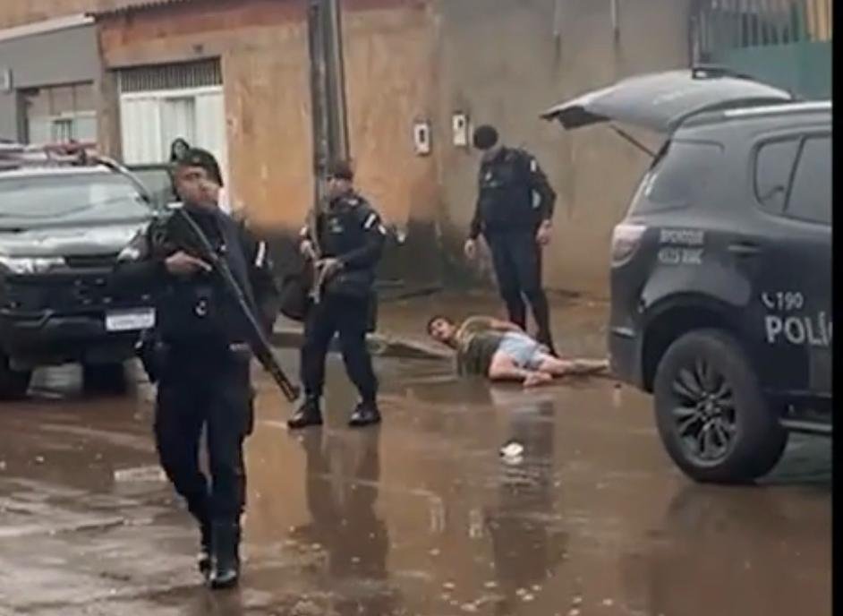 Moradores tentam impedir prisão de suspeitos em Ceilândia, DF
