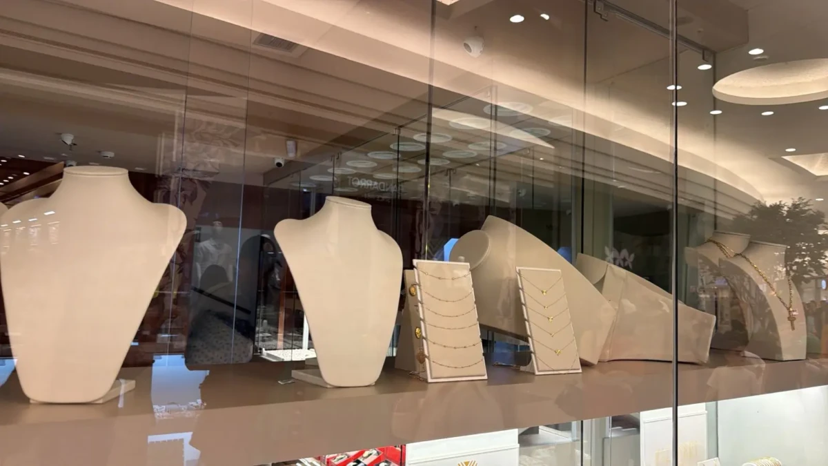 Vídeo revela furto de joias avaliadas em R$ 500 mil em shopping de Goiás