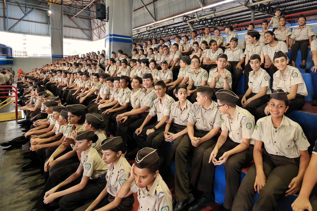 Governo de Goiás investe R$ 75 milhões no Bolsa Uniforme para estudantes de colégios militares