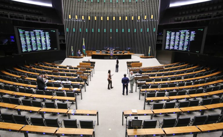 Câmara dos Deputados aprova regime de urgência para cinco proposições