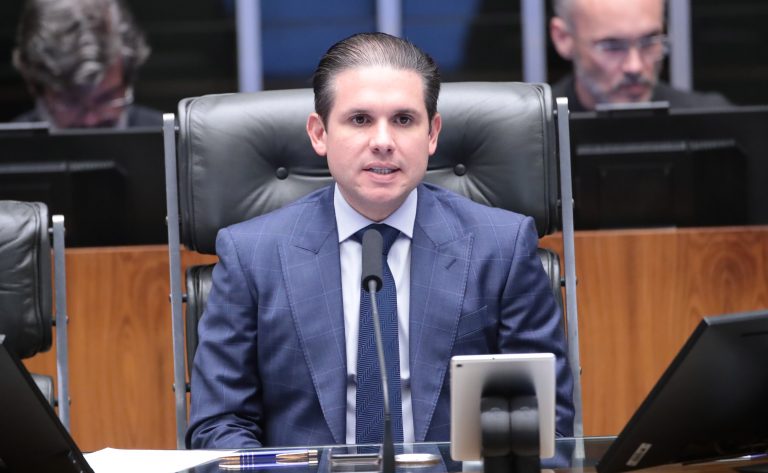 Câmara acelera tramitação de dez projetos de lei