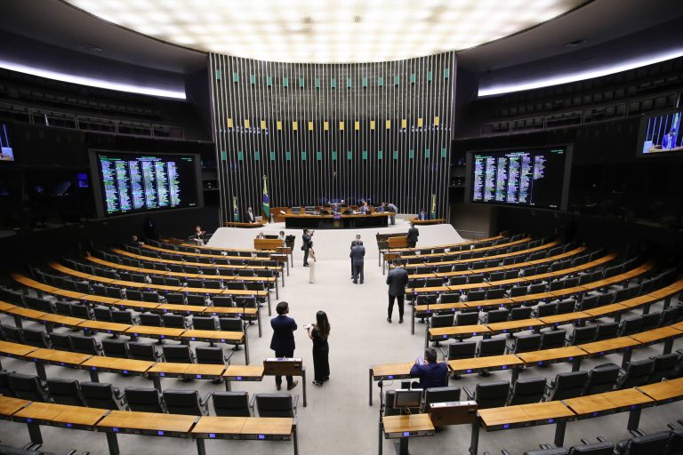 Câmara aprova urgência para três projetos de lei