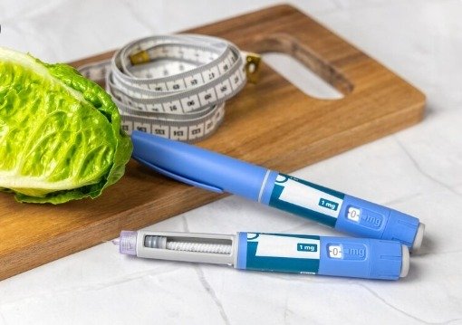 Canetas para emagrecimento reduzem cirurgias bariátricas em clínicas privadas, mas demanda no SUS permanece alta