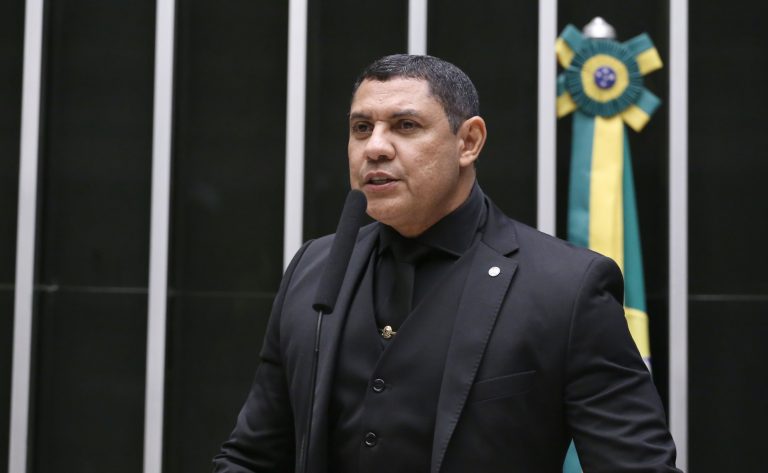 Comissão aprova auxílio federal para modernização da iluminação pública em cidades carentes e violentas