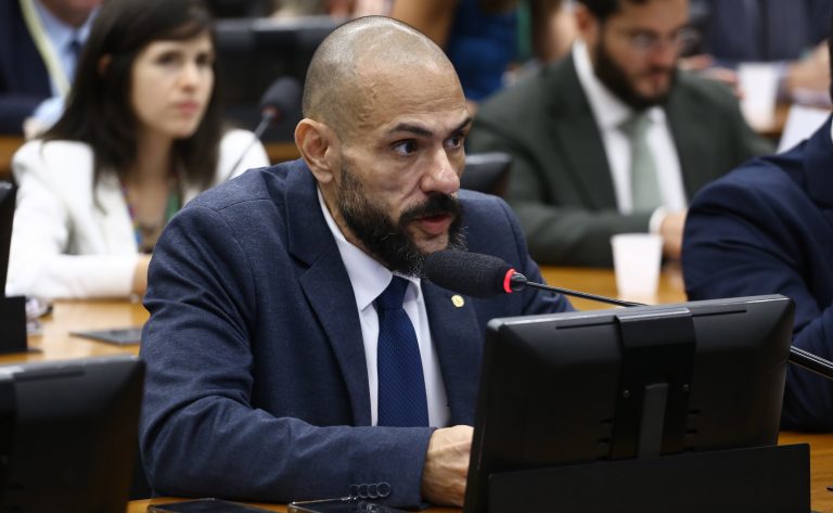 Comissão aprova repelentes e protetores solares como bens essenciais