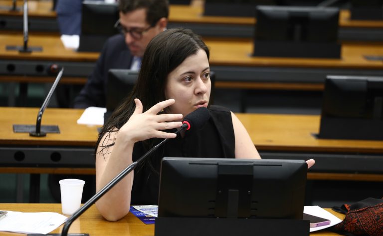 Comissão aprova suspensão do porte de arma para agentes de segurança sob efeito de entorpecentes