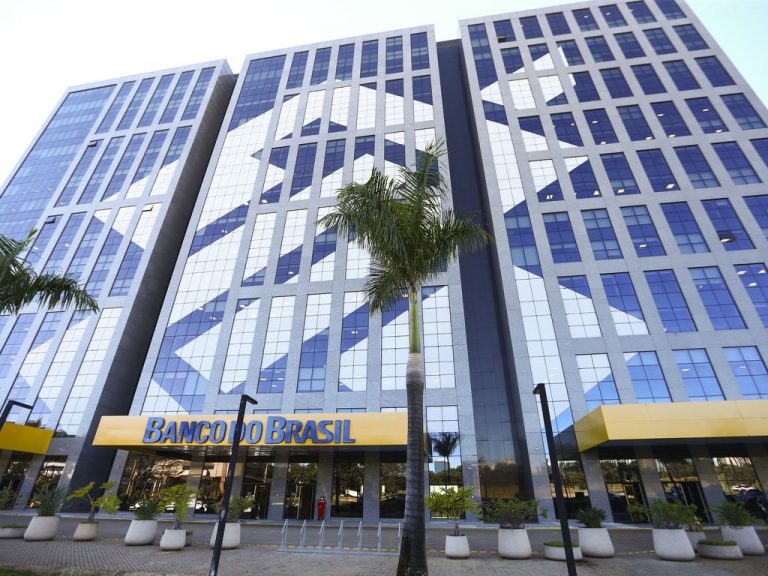 Comissão de Trabalho da Câmara discute reestruturação de carreiras no Banco do Brasil