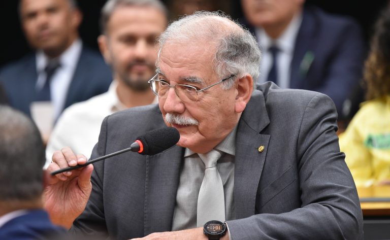 Comissão de saúde da câmara debate a valorização da clínica médica