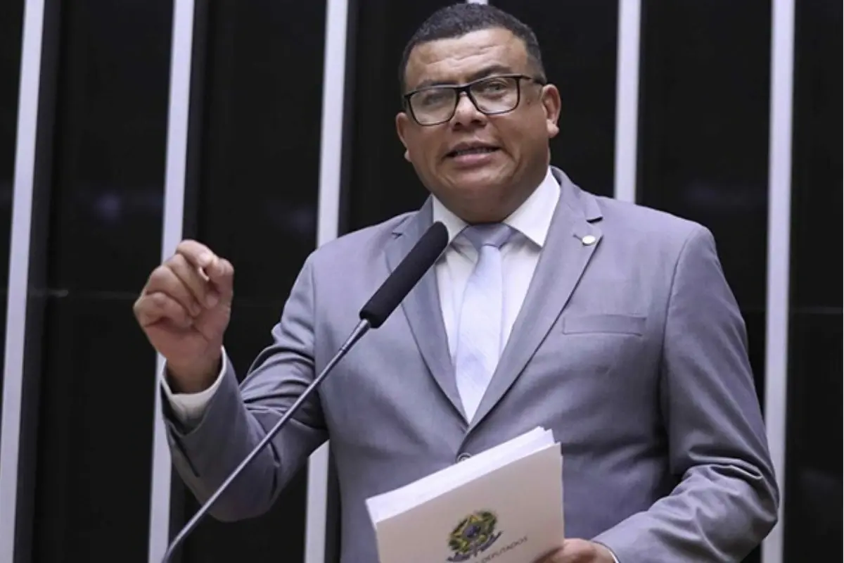 Deputado ‘pão-duro’ diz ter temido extorsão em confusão com garota de programa