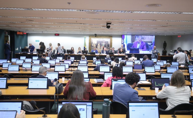 Deputados discordam sobre proposta de redução da jornada de trabalho