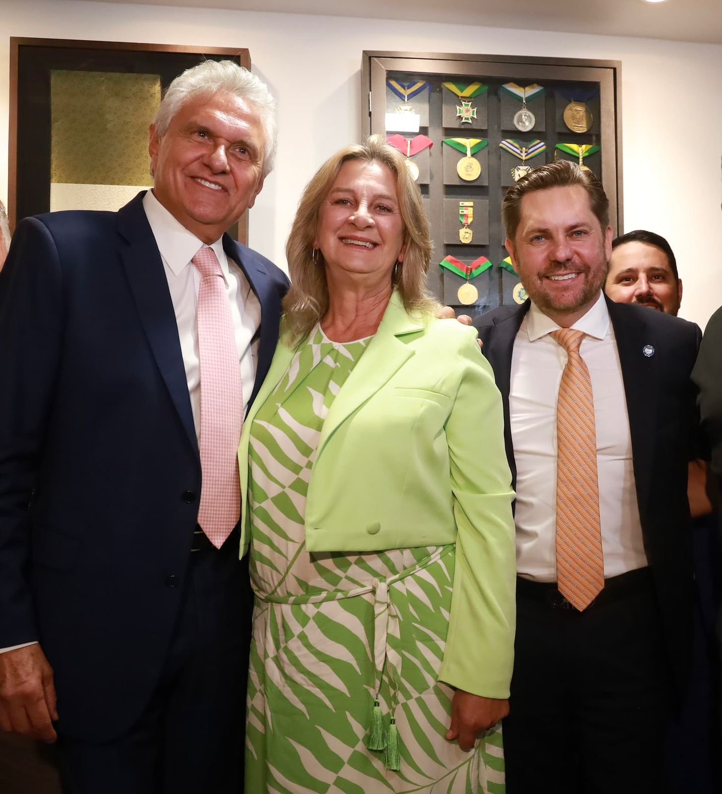 Dra. Zeli reitera compromisso com a educação e gestores em visita a escolas militares de Valparaíso