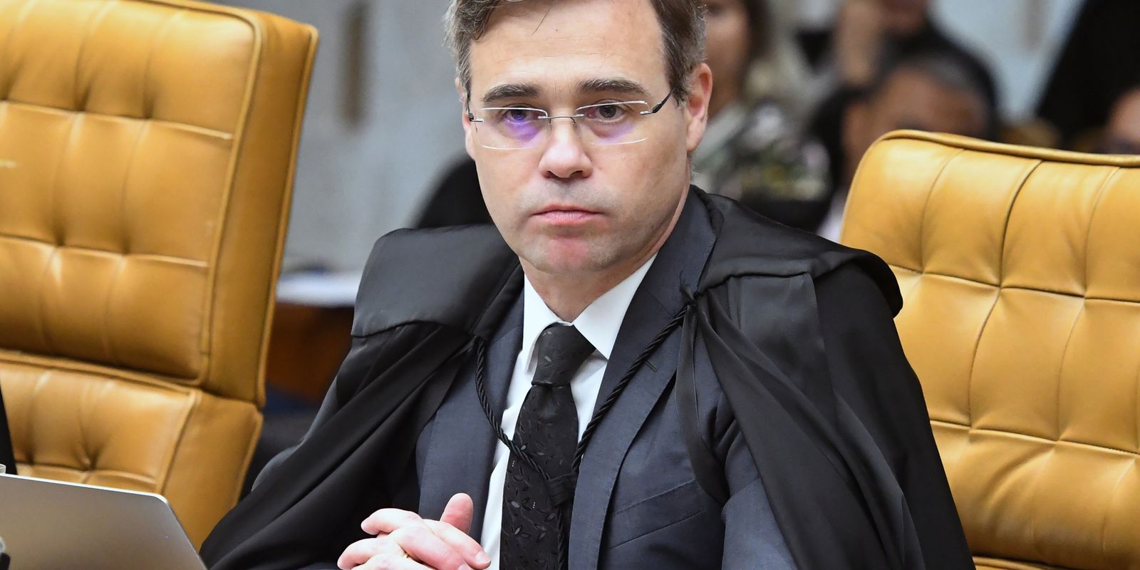 Ministro André Mendonça determina uso de tornozeleira para deputada do Ceará investigada no caso INSS