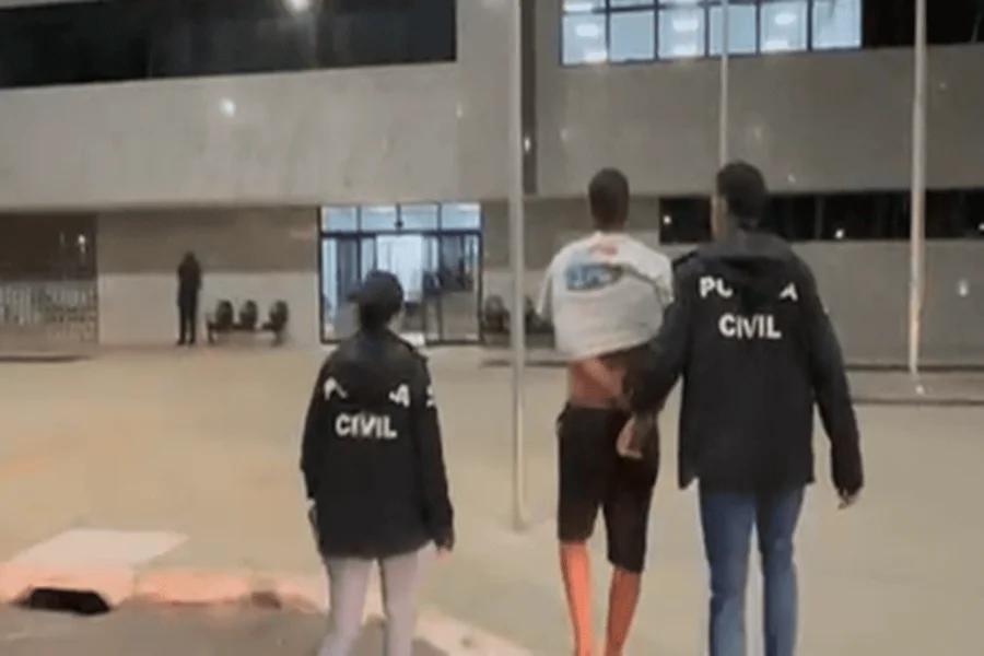 Mãe é investigada após 'vender' virgindade da filha adolescente a amante por R$ 300