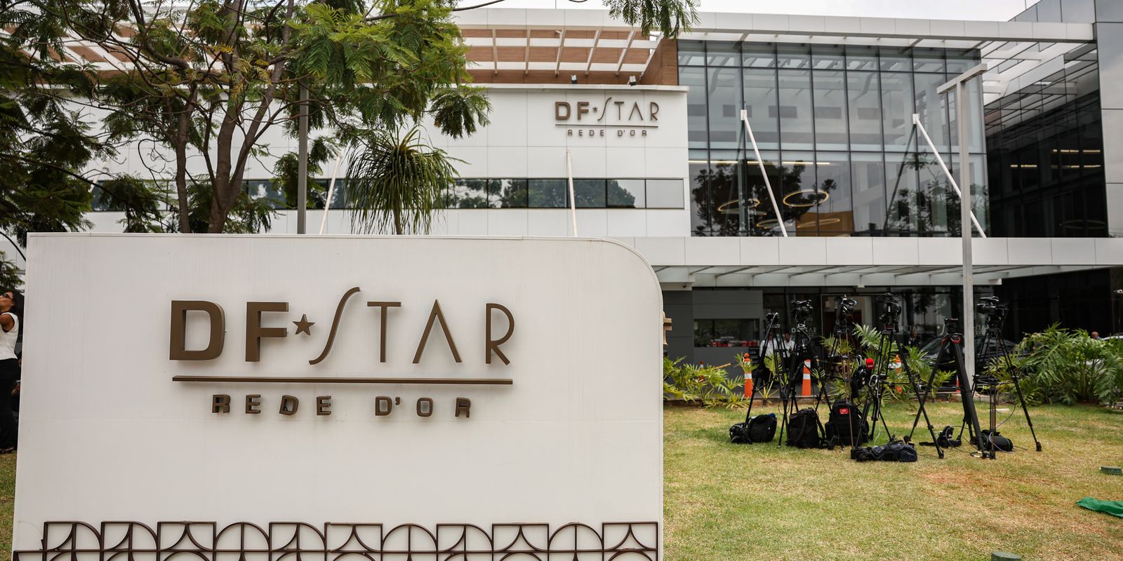 Médica relata 'risco de morte' como motivo para transferência de Bolsonaro a hospital