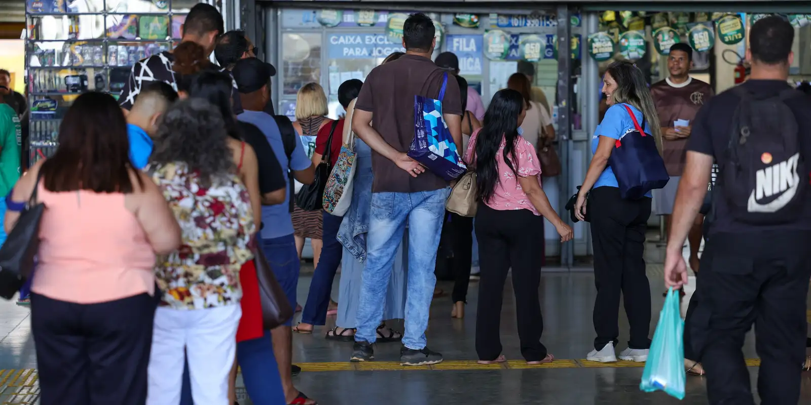 Mega-Sena acumula e prêmio principal chega a R$ 7,5 milhões
