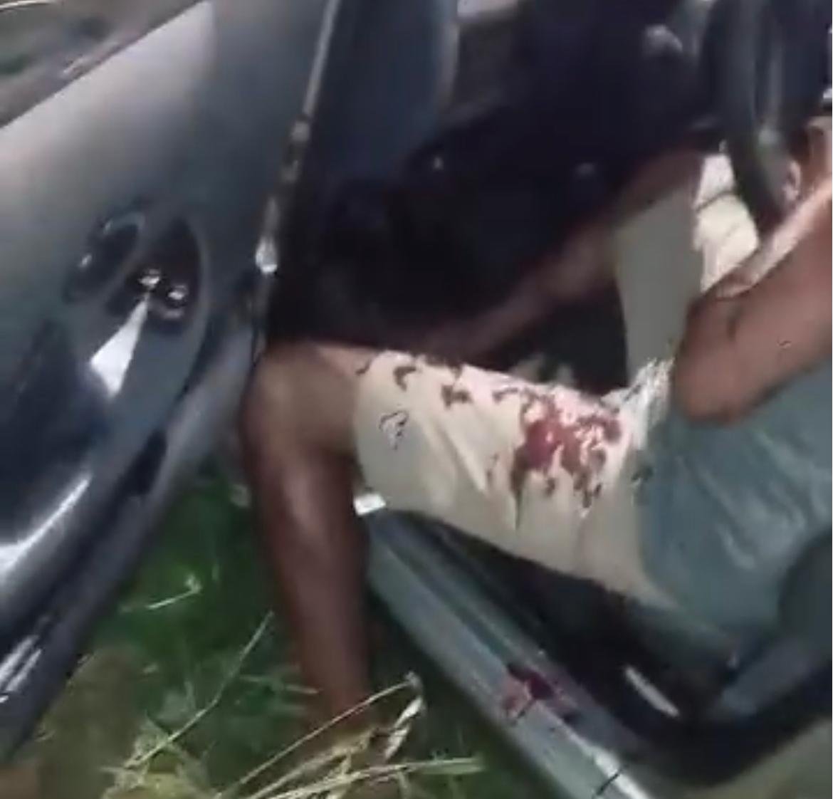 Motorista perde controle e colide com poste em Valparaíso