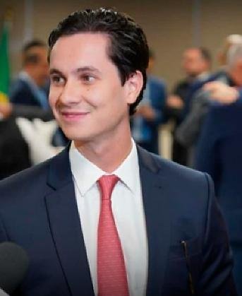 Operação do Ministério Público apreende dinheiro e dólares em ação contra vice-presidente da Agehab