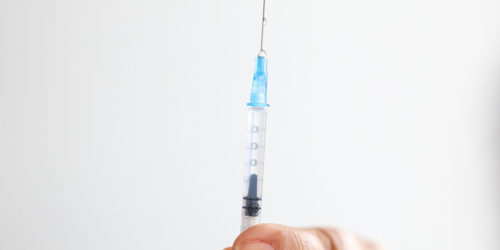 Adolescentes brasileiros permanecem com baixa cobertura vacinal contra HPV, aponta estudo