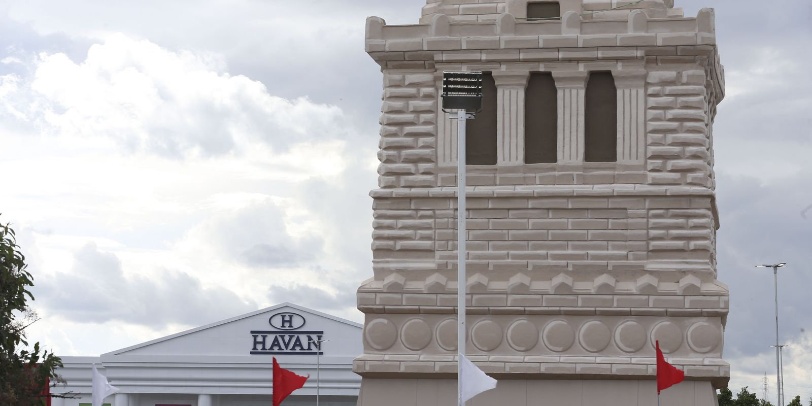 TST condena Havan por racismo recreativo contra ex-colaboradora