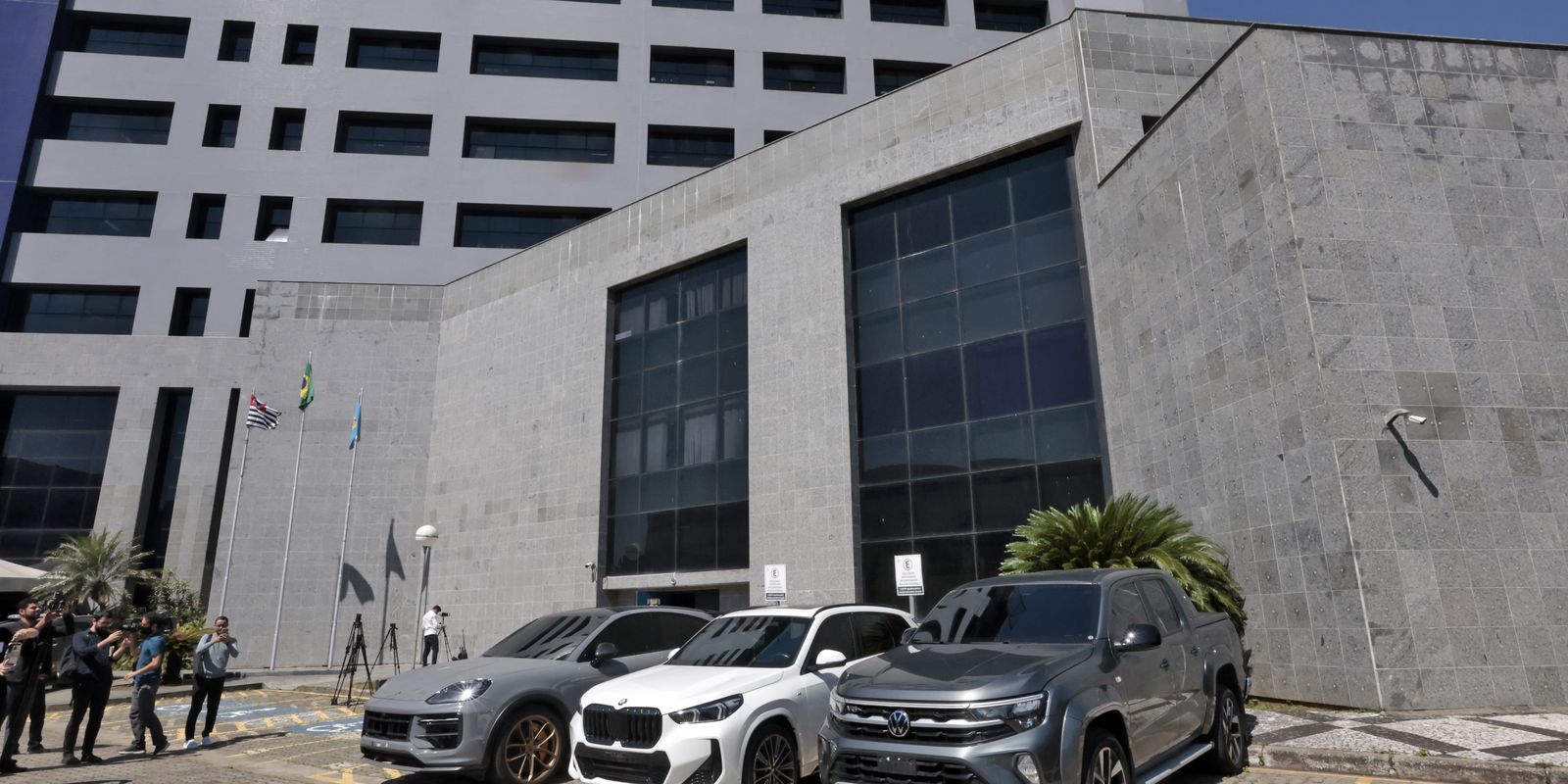 Polícia Federal detém influenciadores ligados à lavagem de dinheiro