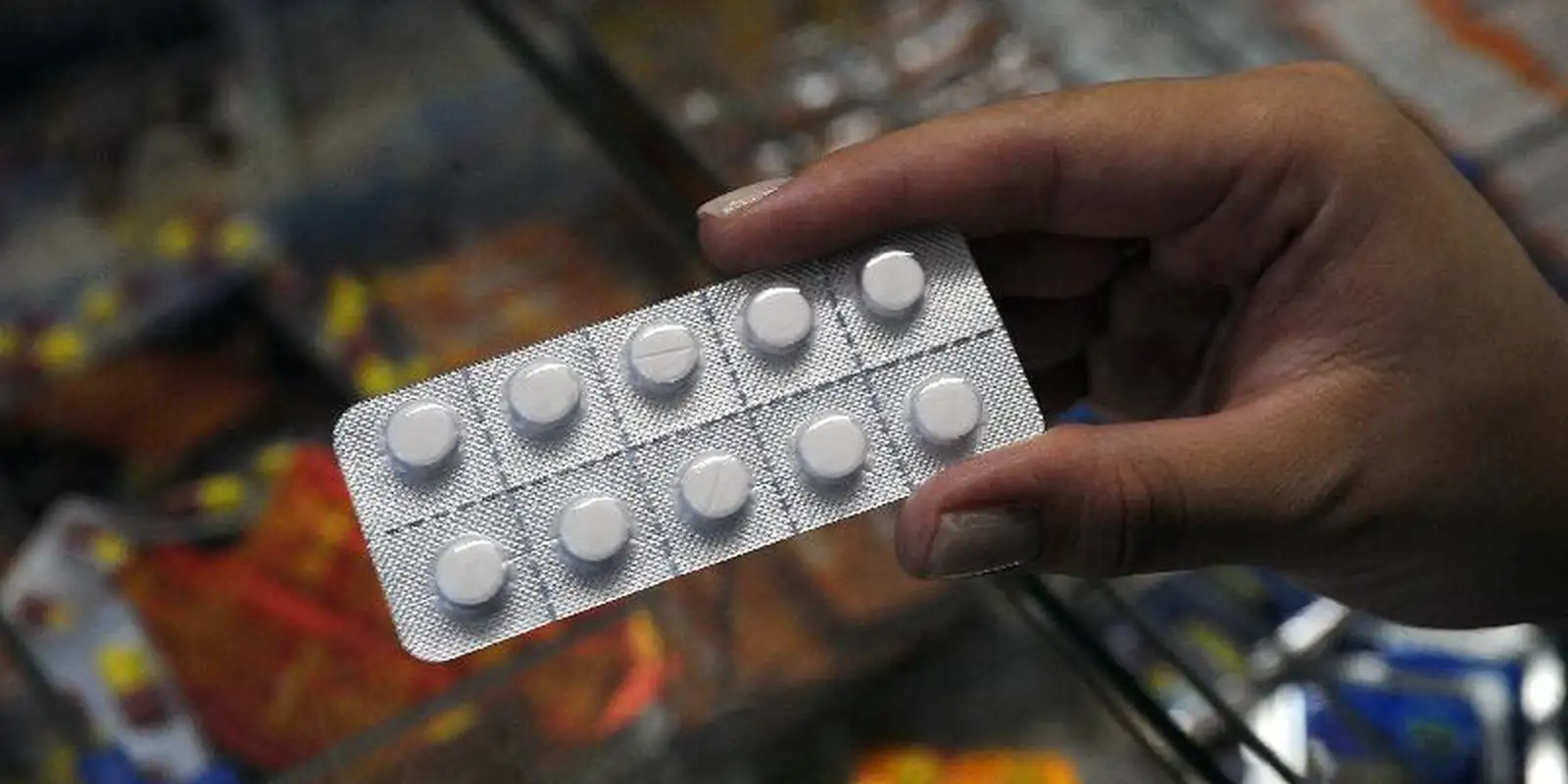 Anvisa determina recolhimento de lote de dipirona por falha de qualidade