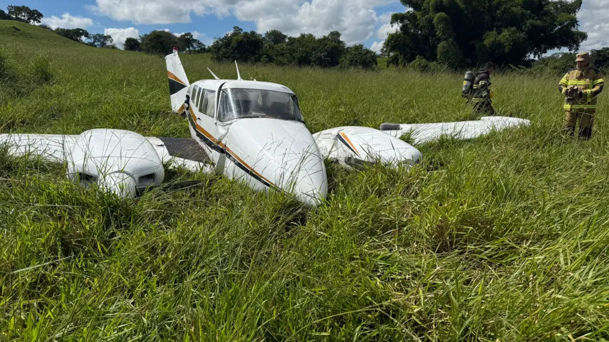 Aeronave com duas pessoas a bordo realiza pouso forçado em Trindade