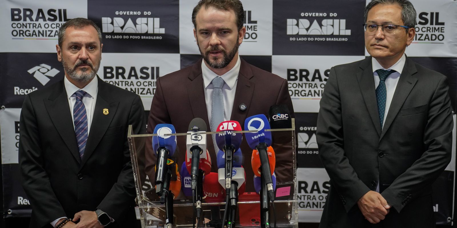 Brasil e EUA firmam pacto contra o tráfico de armas e drogas